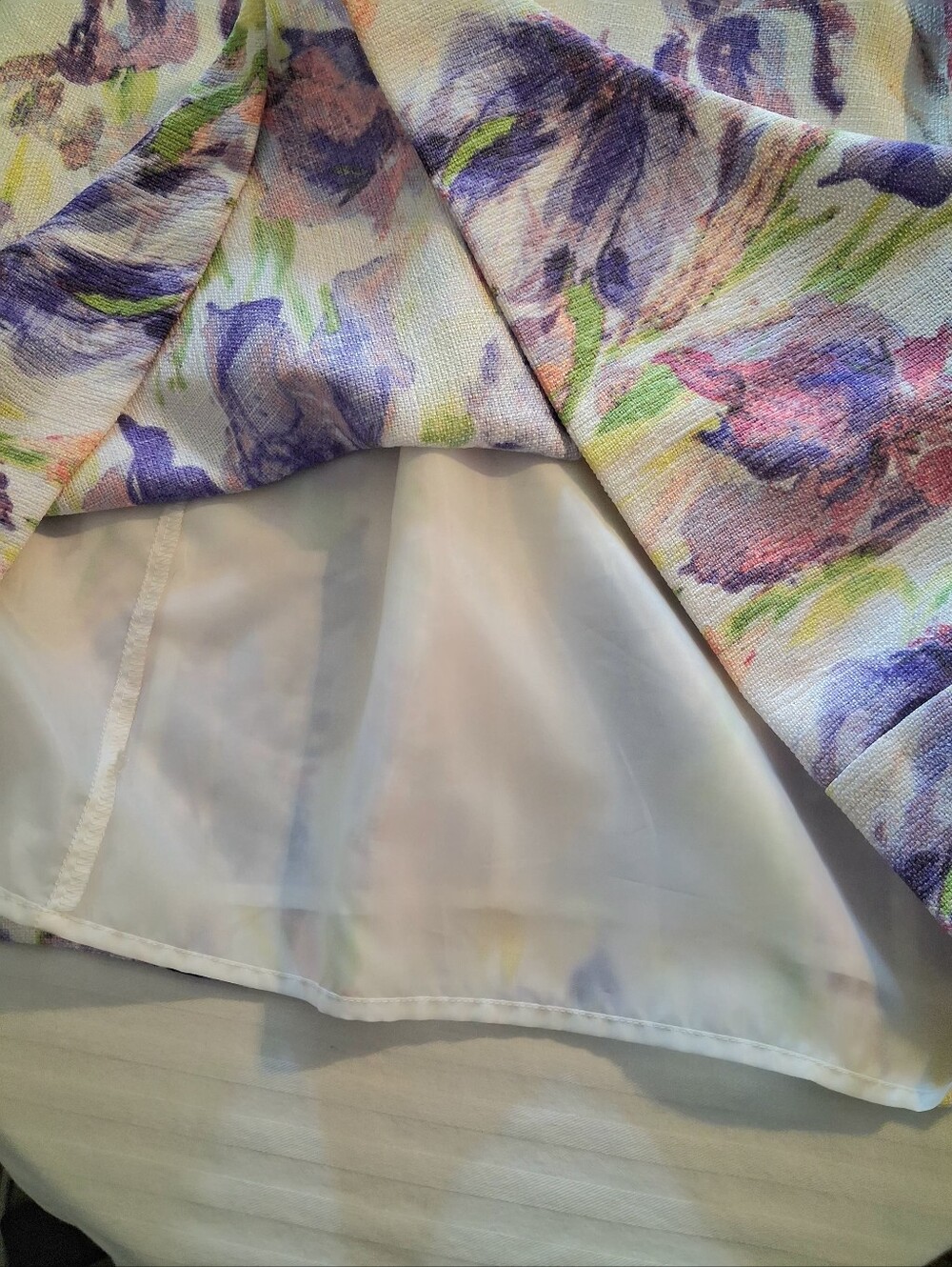 Floral Sleeveless Sheath Dress in White and Purple Size 16 - Picture 7 of 13